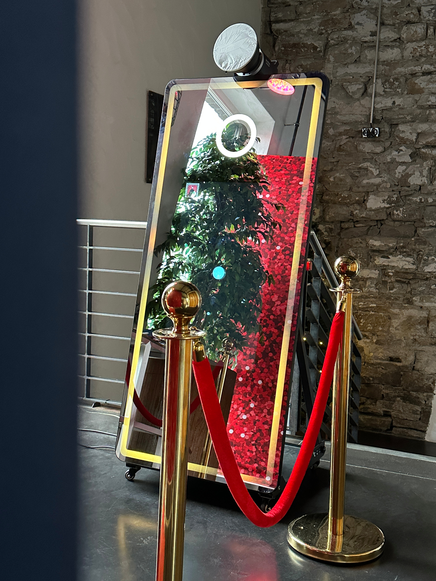 Fotospiegel mieten NRW – Elegante Fotobox auf Event